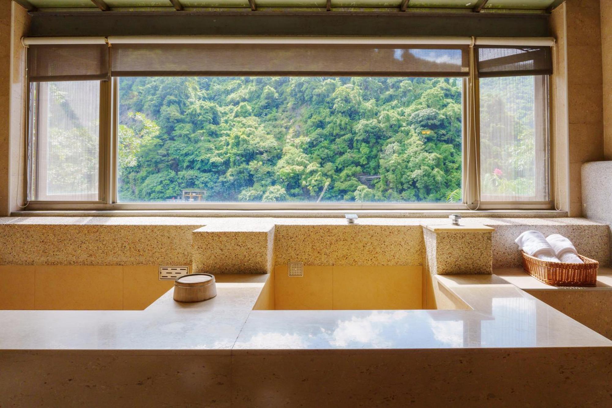 Spring Spa Hotel Wulai Exterior photo