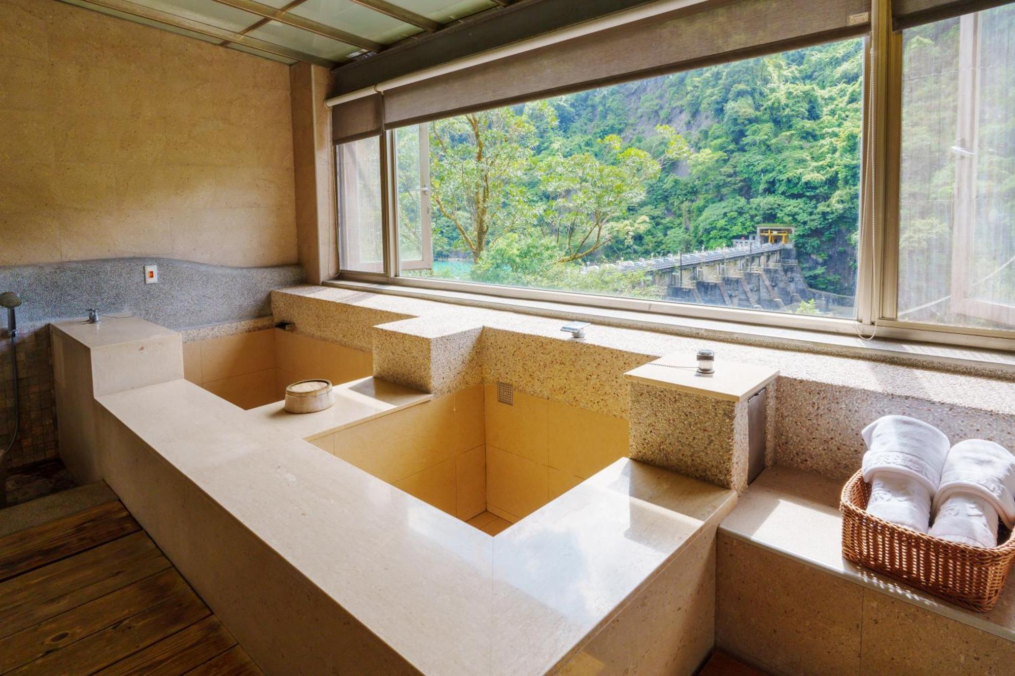 Spring Spa Hotel Wulai Exterior photo