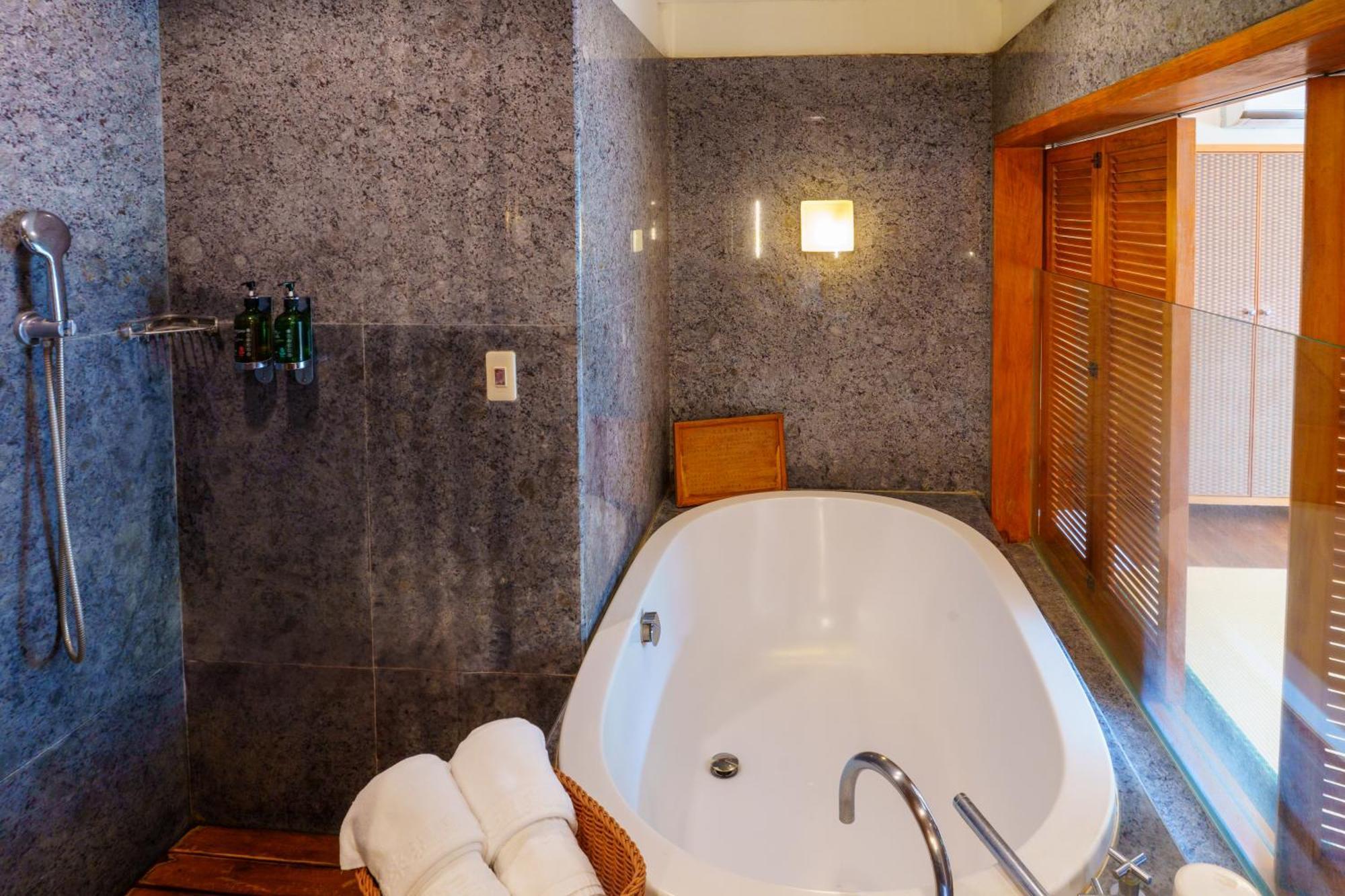 Spring Spa Hotel Wulai Exterior photo