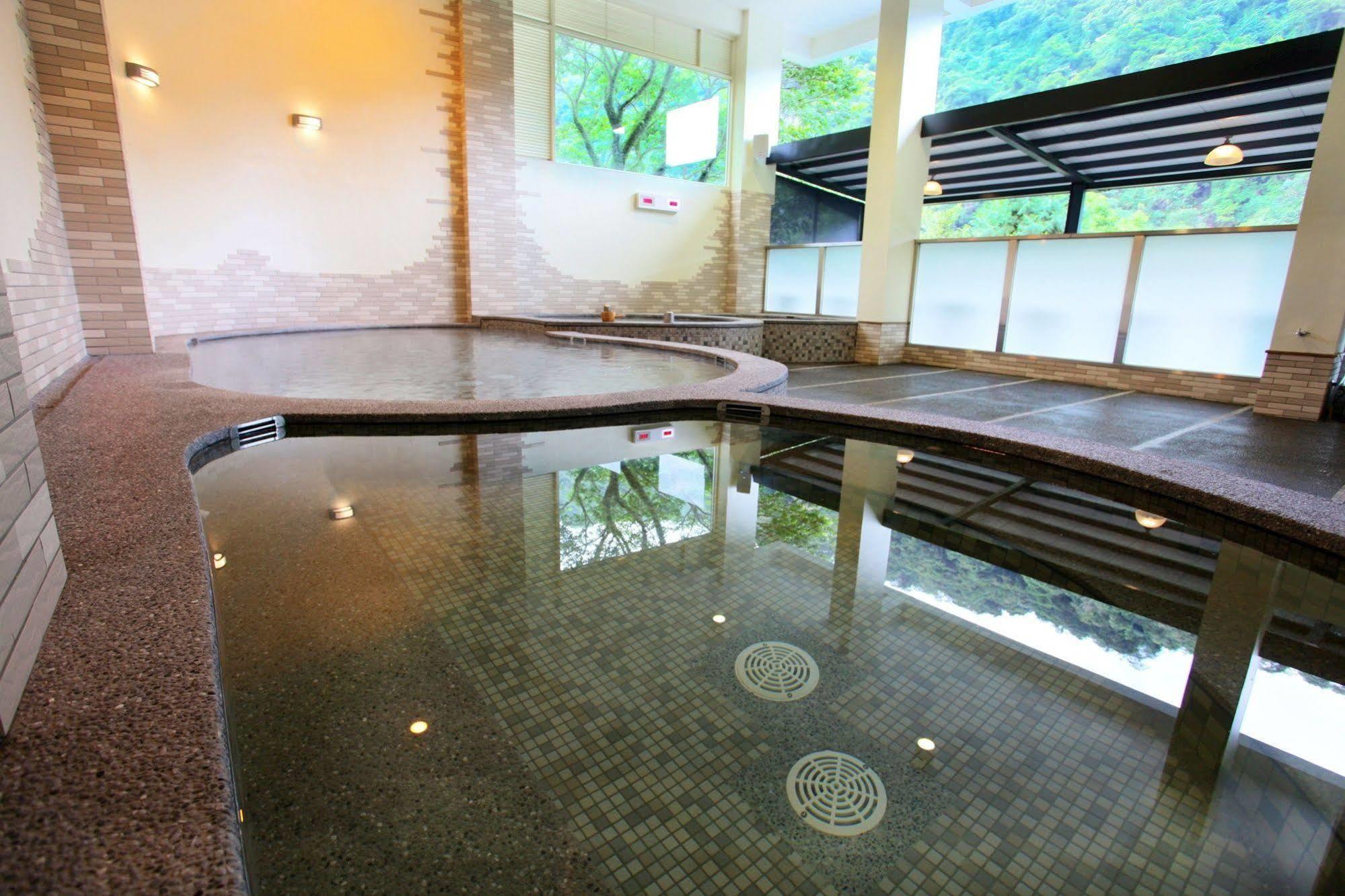 Spring Spa Hotel Wulai Exterior photo